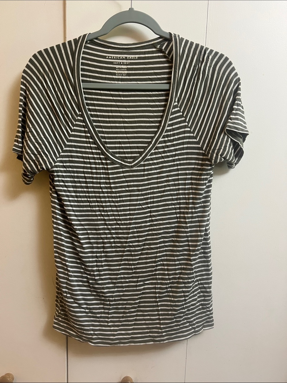 American Eagle Outfitters Army Green & White Striped V-Neck Tee Size XS
